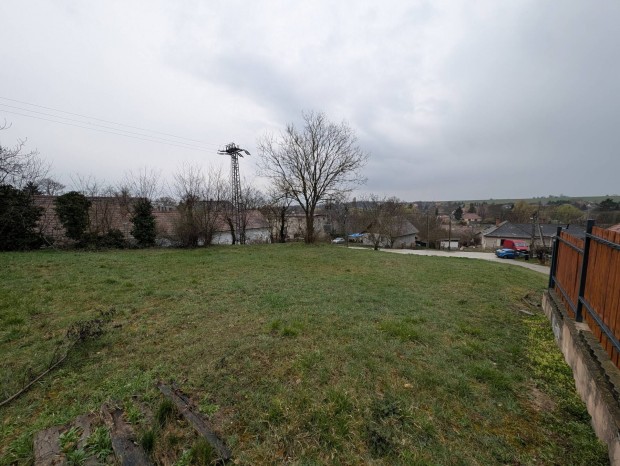 Panor�m�s �p�t�si telek Tinnye sz�v�ben  �sszk�zm�ves lehet�s�g!