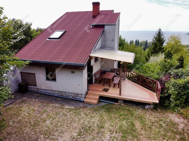 Panorámás hétvégi ház Balatonfűzfőn eladó