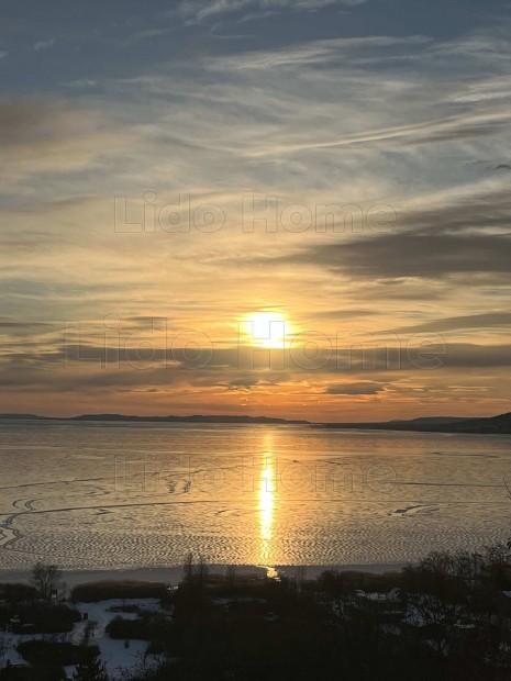 Panor�m�s ingatlan Balatonkenes�n!