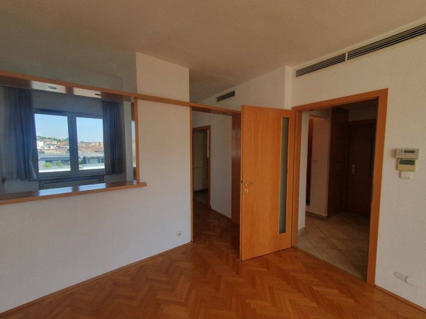 Panor�m�s szomsz�d n�lk�li lak�s az els� ker�letben