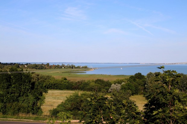 Panorms telek Csopak s Balatonfred hatrn elad