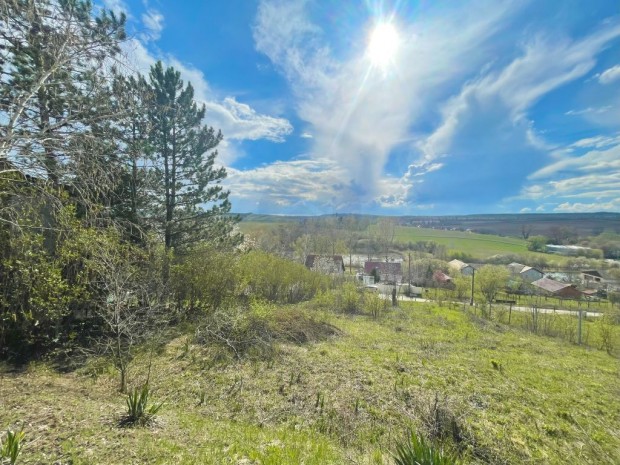 Panor�m�s telek Etyeken, a pecat� k�zel�ben  h�tv�gi h�zas �vezetben