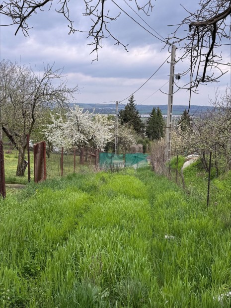 Panor�m�s telek elad� Cserk�ton  nagy m�ret, kiv�l� elhelyezked�s