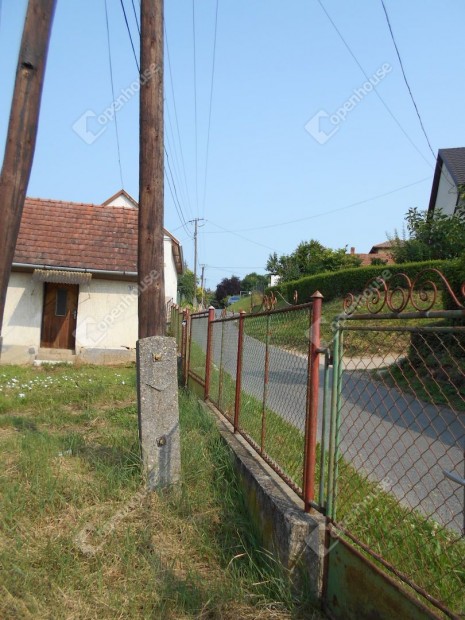 Panorámás telek eladó, házzal