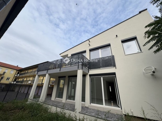 P�pa p�ratlan lak�sa!!!