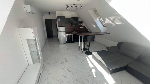 Pápán belvárosi, újépítésű 34 m2-es igényes lakás kiadó