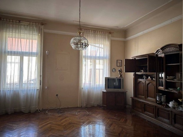 P�p�n nagypolg�ri bev�rosi h�z t�bb lehet�sggel elad�