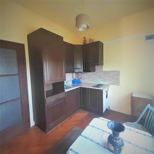 Pár száz méterre a Tatai tótól eladó, 200m2-es családi ház!