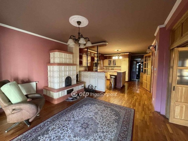 Par�di 427 nm-es h�z elad�