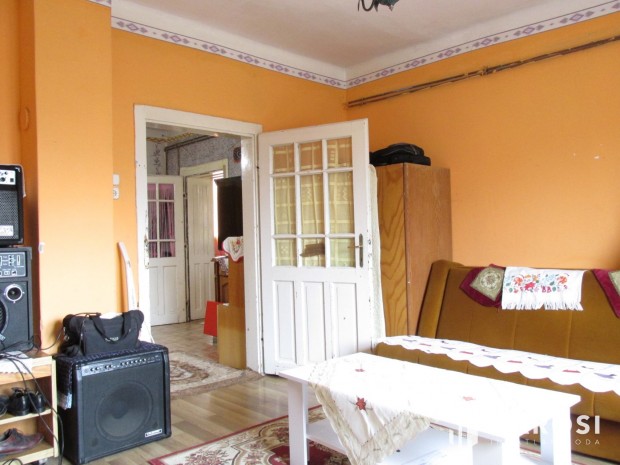 Paraszth�z elad� �rsekvadkerten