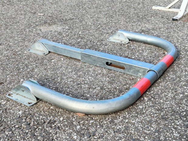 Parkol�s g�tl� 