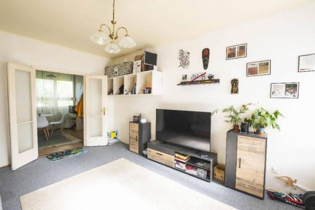 Parkos k�rnyezetben, lak�s G�rdony sz�v�ben elad�