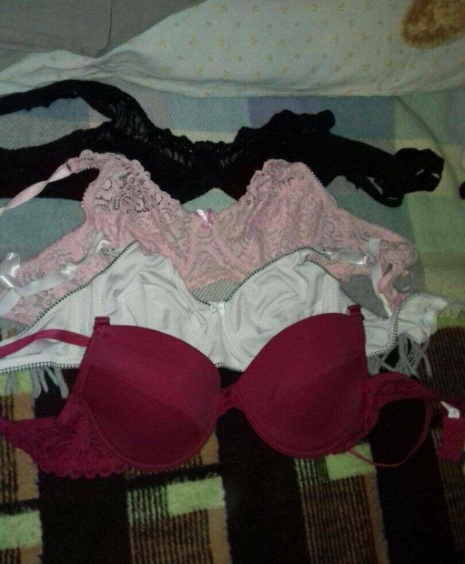 Párszor viselt, divatos elegáns 80/ c melltartók