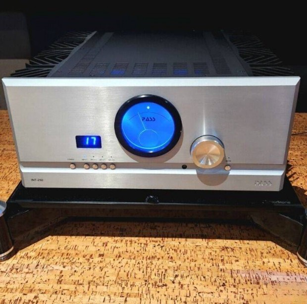 Pass Labs INT-250 eredeti llapotban