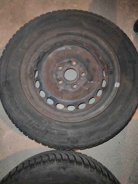 Passat B5.5 5x112 15 lemezfelni 195/65 r15 téli gumival