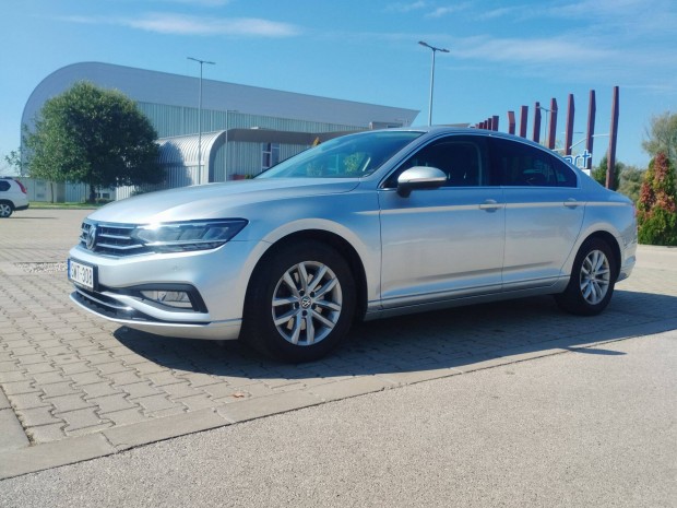 Passat B8 sedan facelift 1,5 TSI Business 49e km, Patika!!!