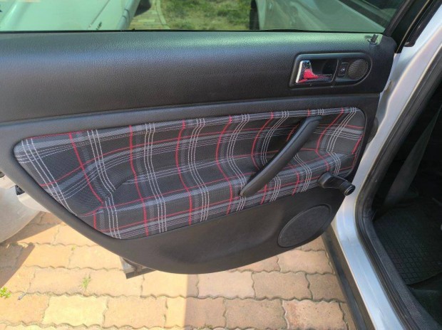 Passat b5 b5.5 kombi egyedi Kock�s ajt�k�rpitok ! 50eft a n�gy db !