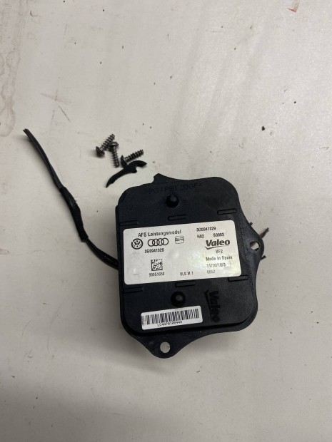 Passat b8 f�nysz�r� alkatr�sz 3G0941329