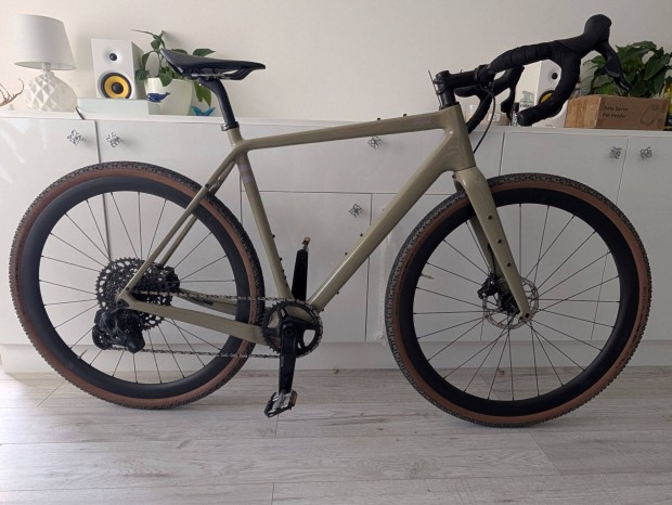 Pastel Gravel karbon, Sram 12s Etap elektromos v�lt� ,M-es, 9kg