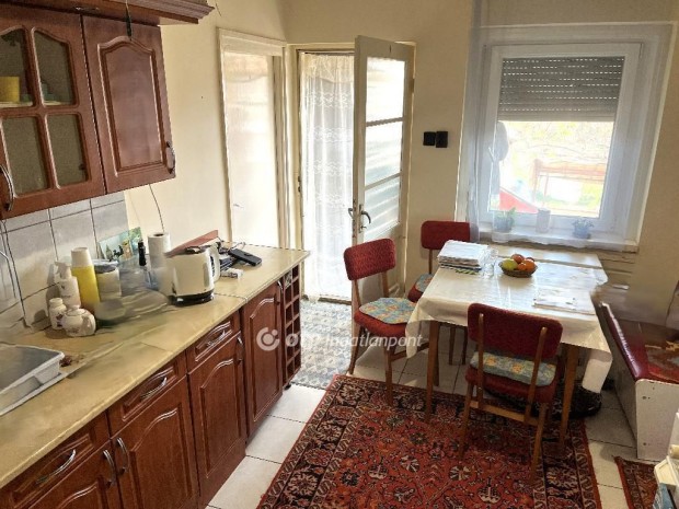 P�szt�i elad� 84 nm-es h�z