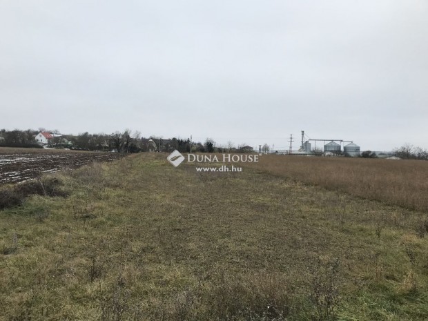 P�tkai elad� 2343 nm-es telek