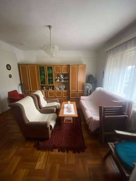 P�troh�n csal�di h�z elad�!