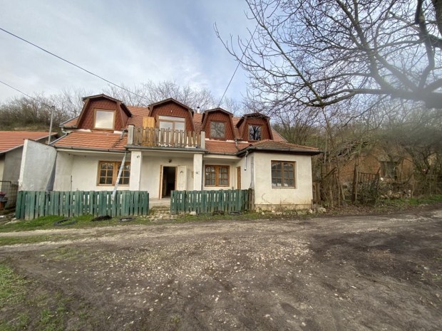 Pty, Torbgyi t, 120 m2-es, csaldi hz, 3+1 flszobs, tlagos