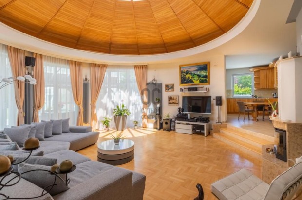 P�tyi elad� 285 nm-es h�z