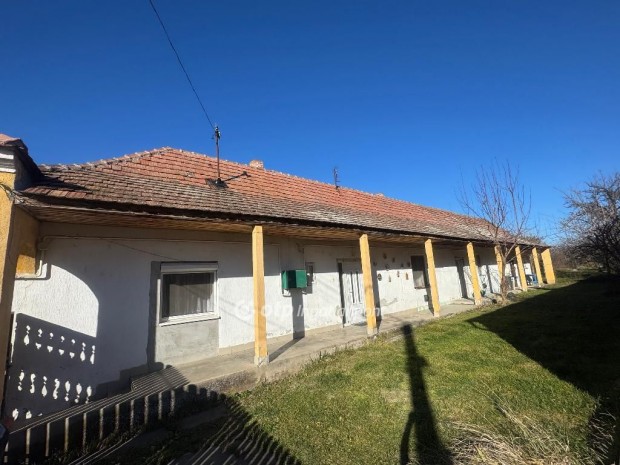 Pázmándi eladó 80 nm-es ház