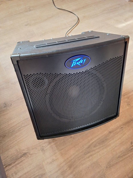 Peavey TKO 115 400W Basszusgitr komb