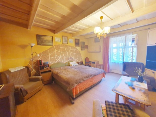 P�cel, Bartoshegy - V�rosk�zpont k�zeli utca, 96 m2-es, 2 gener�ci�s,