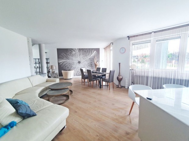 P�cel, P�cel, 200 m2-es, 2 gener�ci�s, ikerh�z, 6 szob�s, extr�n