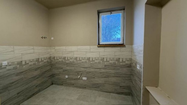 Pécel, Vasútállomás közeli sétány, 32 m2-es, sorház, 1 szobás
