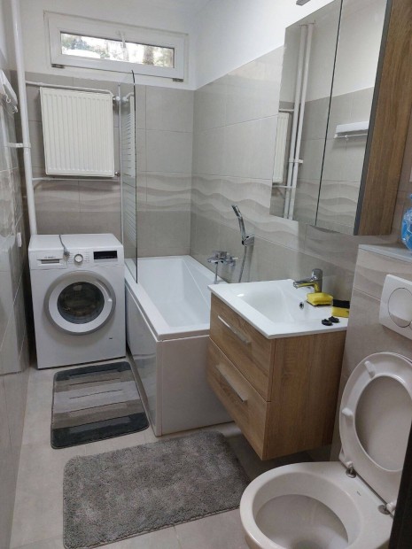 P�cs �pit�k �tj�n lak�s kiad�