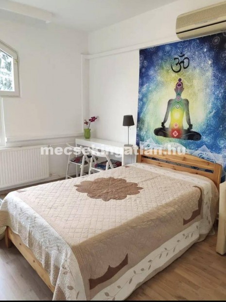 P�cs Kazinczy utc�ban elad� 2 lak�s