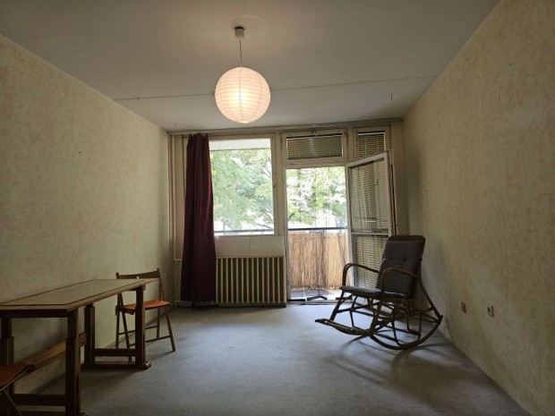 P�cs-Kertv�rosban 3 szob�s lak�s elad� !