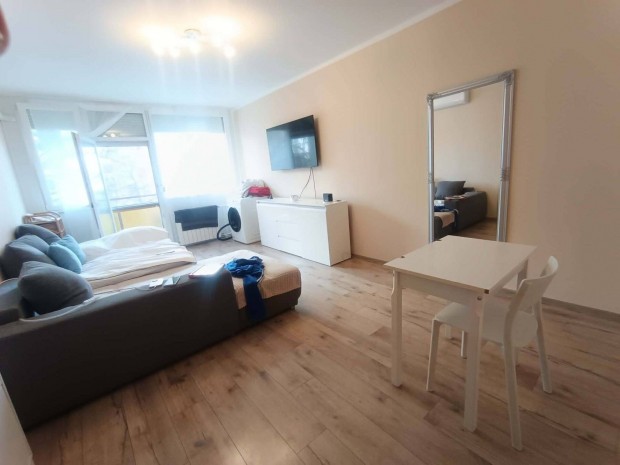 P�cs-Kertv�rosban erk�lyes lak�s elad�