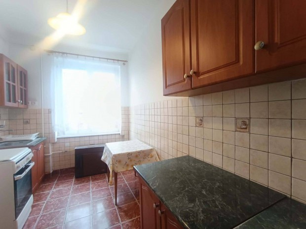 P�cs-Koml�i �ton dupla erk�lyes lak�s elad�