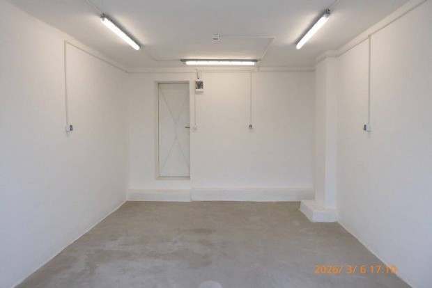 P�cs Mecsekoldali 17 m2 gar�zs, t�rsash�z alj�ban, tulajdonost�l elad�