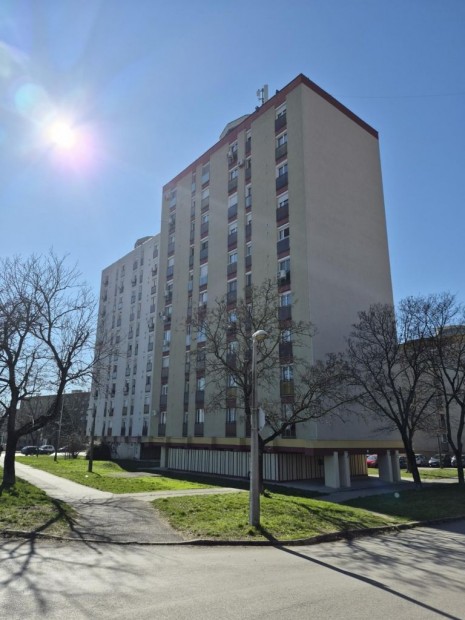 P�cs Orvosi egyetem k�zvetlen k�zel�ben 2 szob�s laks elad�