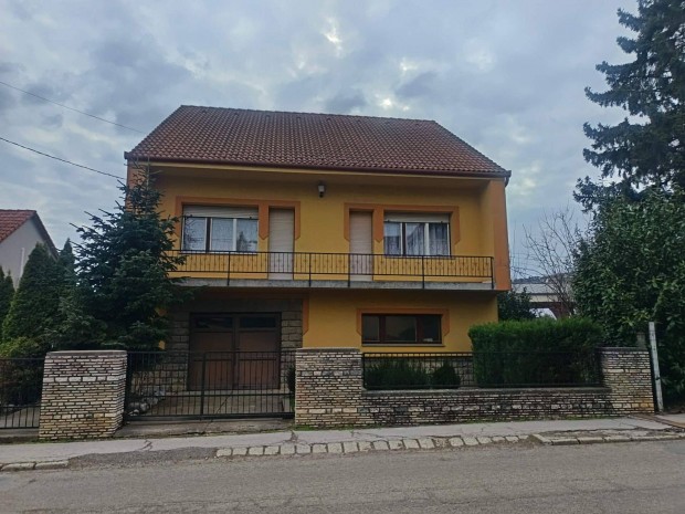 P�cs-Rig�derben k�t szintes csal�di h�z elad�