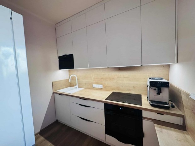 P�cs Ur�nv�rosban, nappali - 1 h�l�szob�s lak�s