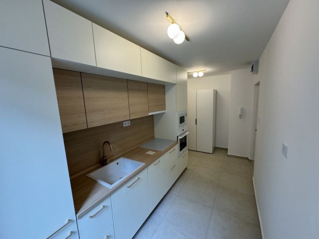 P�cs-Ur�nv�rosban fel�j�tott 2 szob�s lak�s elad�!