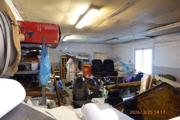 P�cs-V�s�rt�r k�zel�ben udvari 75 m2-es rakt�rhelyis�g, t�rol�nak, m�h