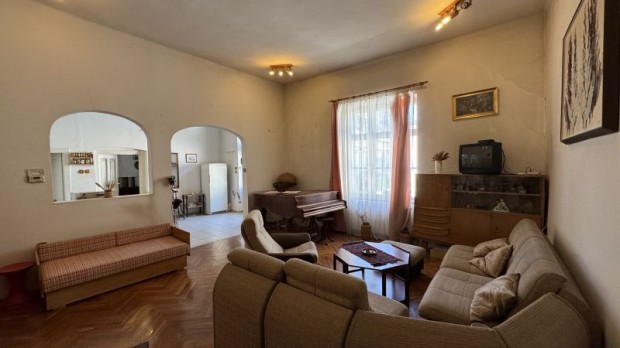 Pécs- Belvárosi, 65 m2-es lakás eladó!