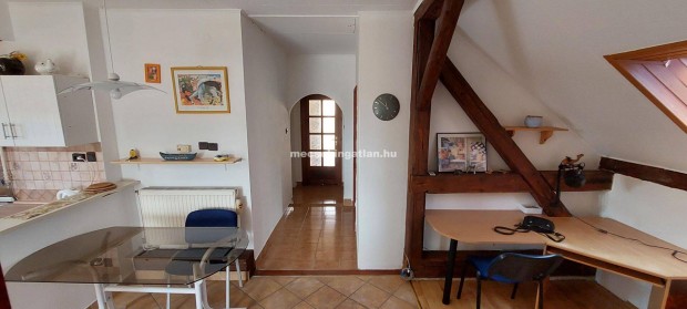 P�cs, Egyetemv�rosban a Damjanich utc�ban elad� 3 szintes csal�di h�z