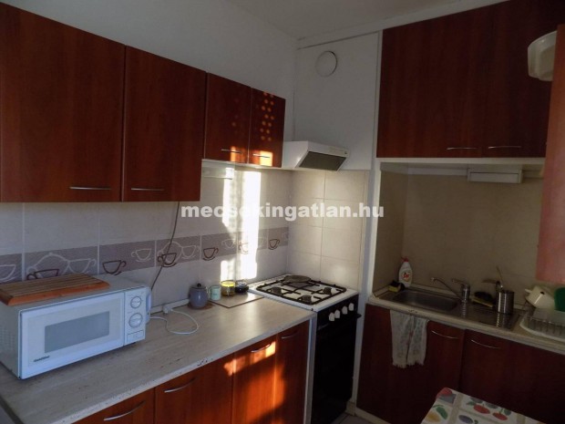 P�cs, Nagy Lajos kir�ly �tj�n kiad� panellak�s