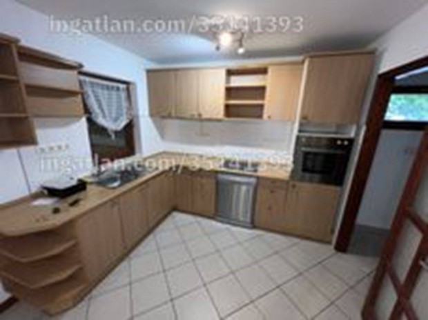 P�cs, Rig�deralja utcaban elad� csal�di h�z