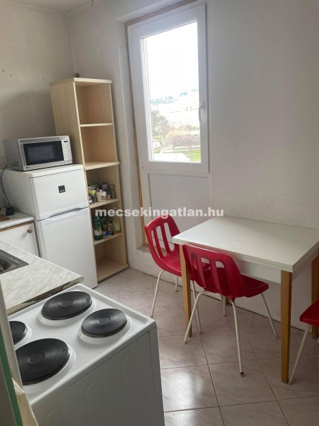 P�cs, R�kusalja utc�ban kiad� Szoba!!