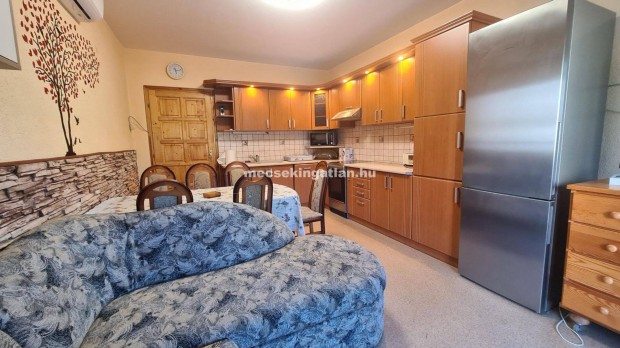 P�cs, Tildy Zolt�n utc�ban kiad� nagym�ret� panellak�s